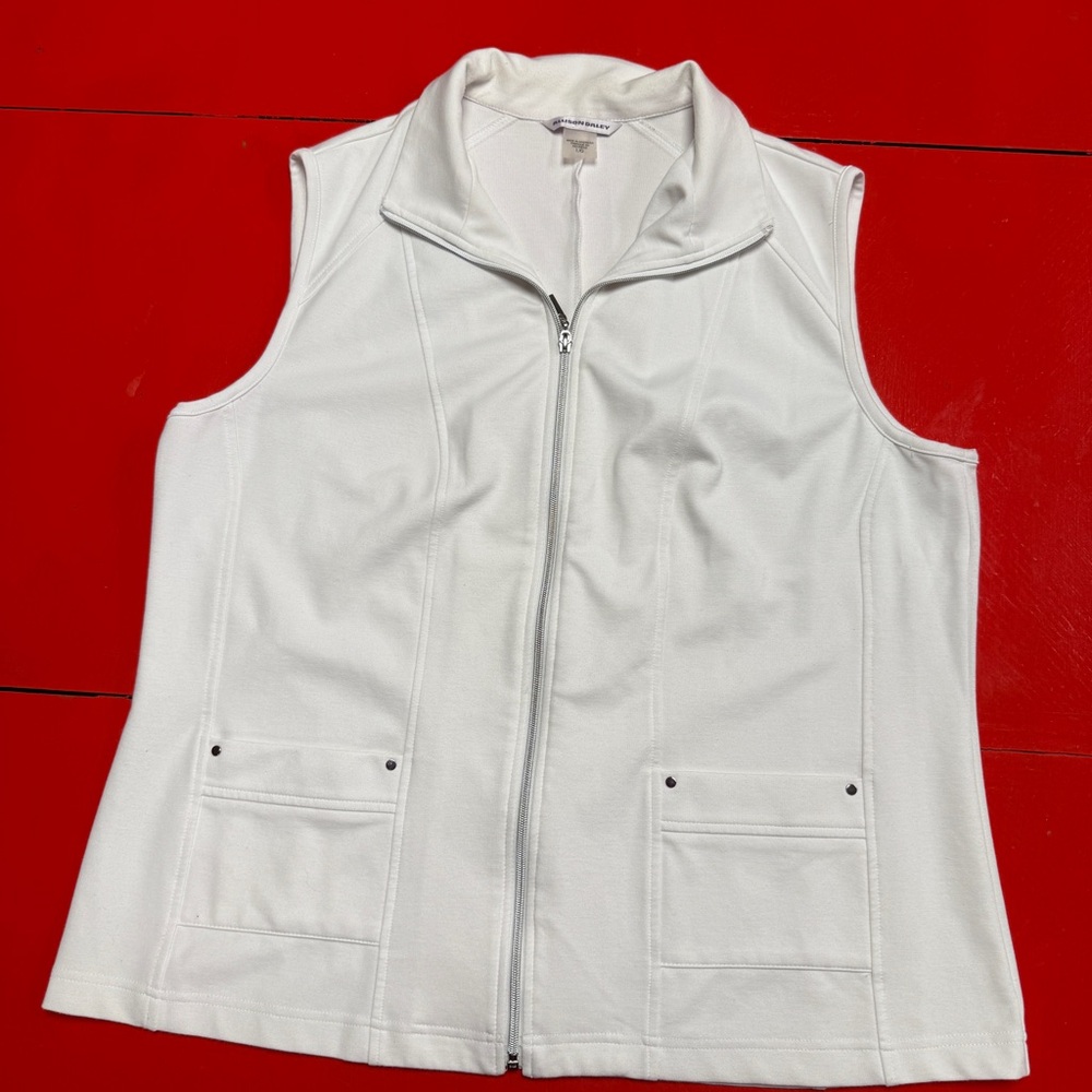 ALLISON DALEY WHITE ZIP VEST JACKET SILVER STUDS